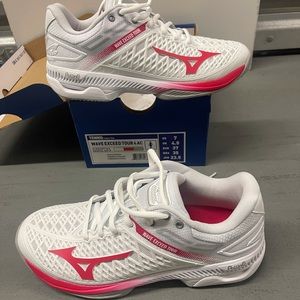 Powne tennis shose for women size 7 color white/pink